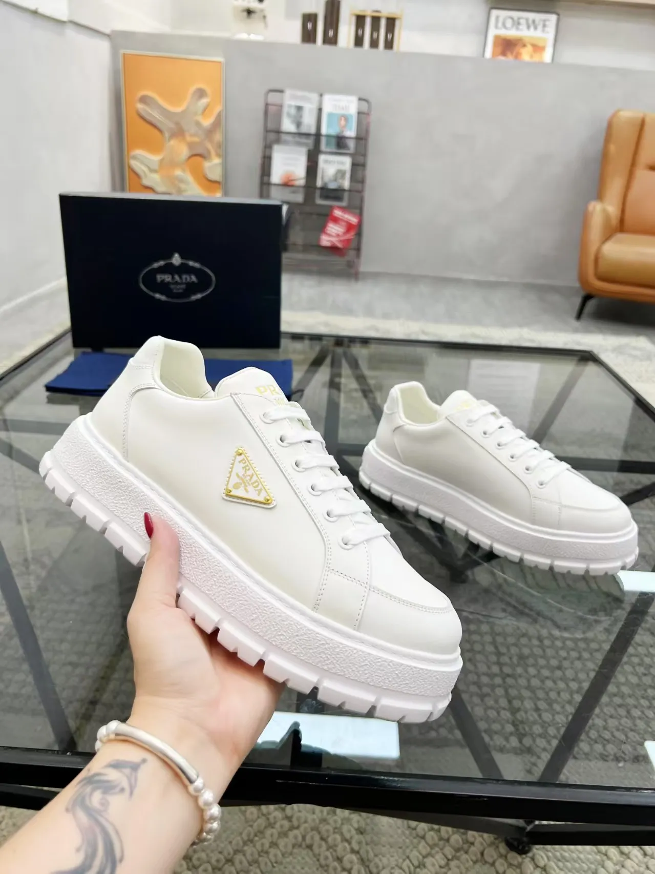 Men's Men's Shoes 💰440 [New Style] 🎍🎍Prada Prada's new men's leather sneakers, the highest version on the market, any comparison is welcome🆚! The original leather has excellent texture and is super high-end! Fetal sheep net lining imported from Italy, removable pad! Luxurious materials and fine workmanship, highly recommended! Code: 38-44 (45 can be customized